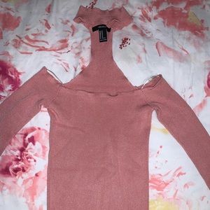 Mauve choker shirt.